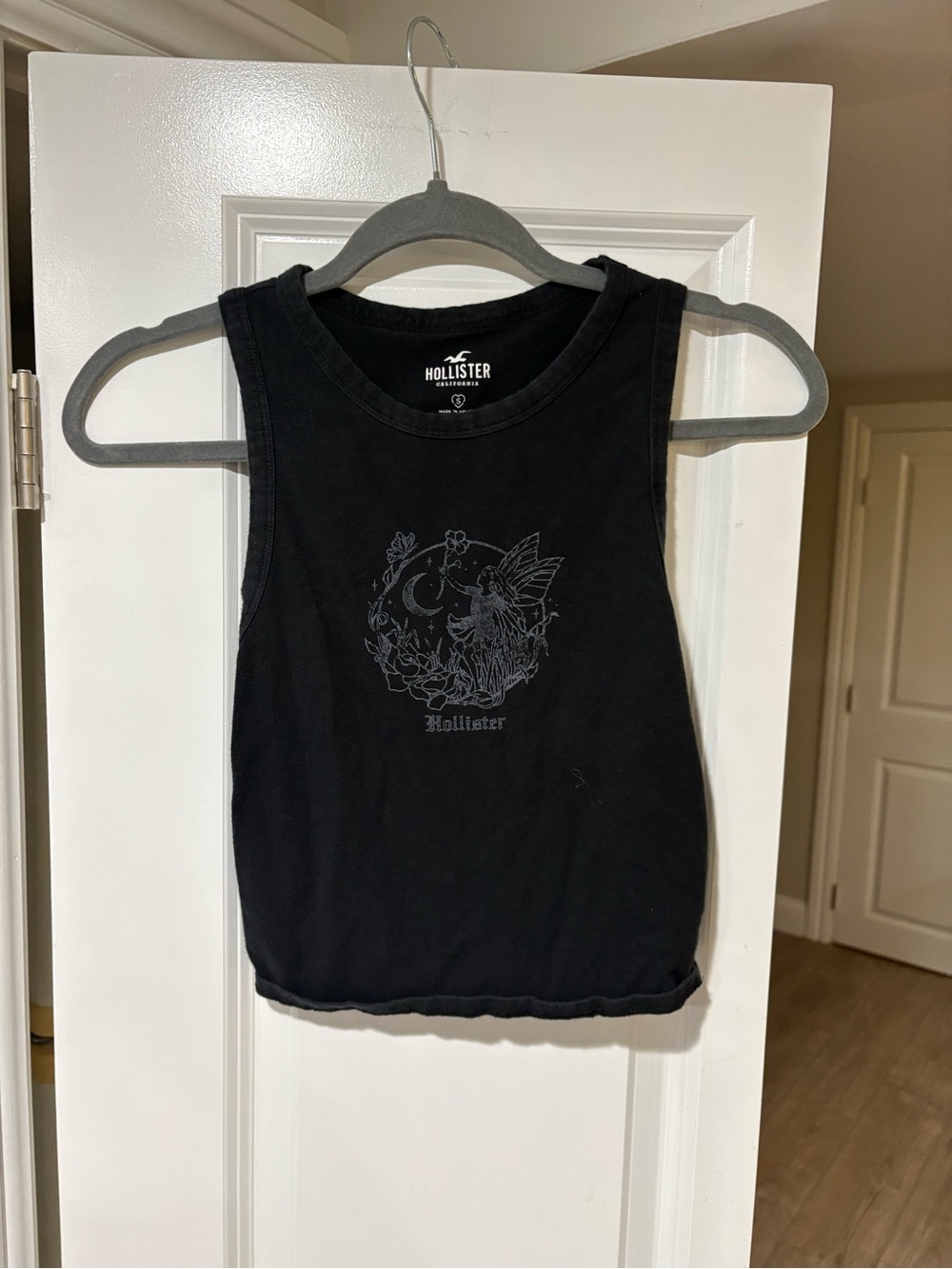 Hollister Black Graphic Crop Tank Top